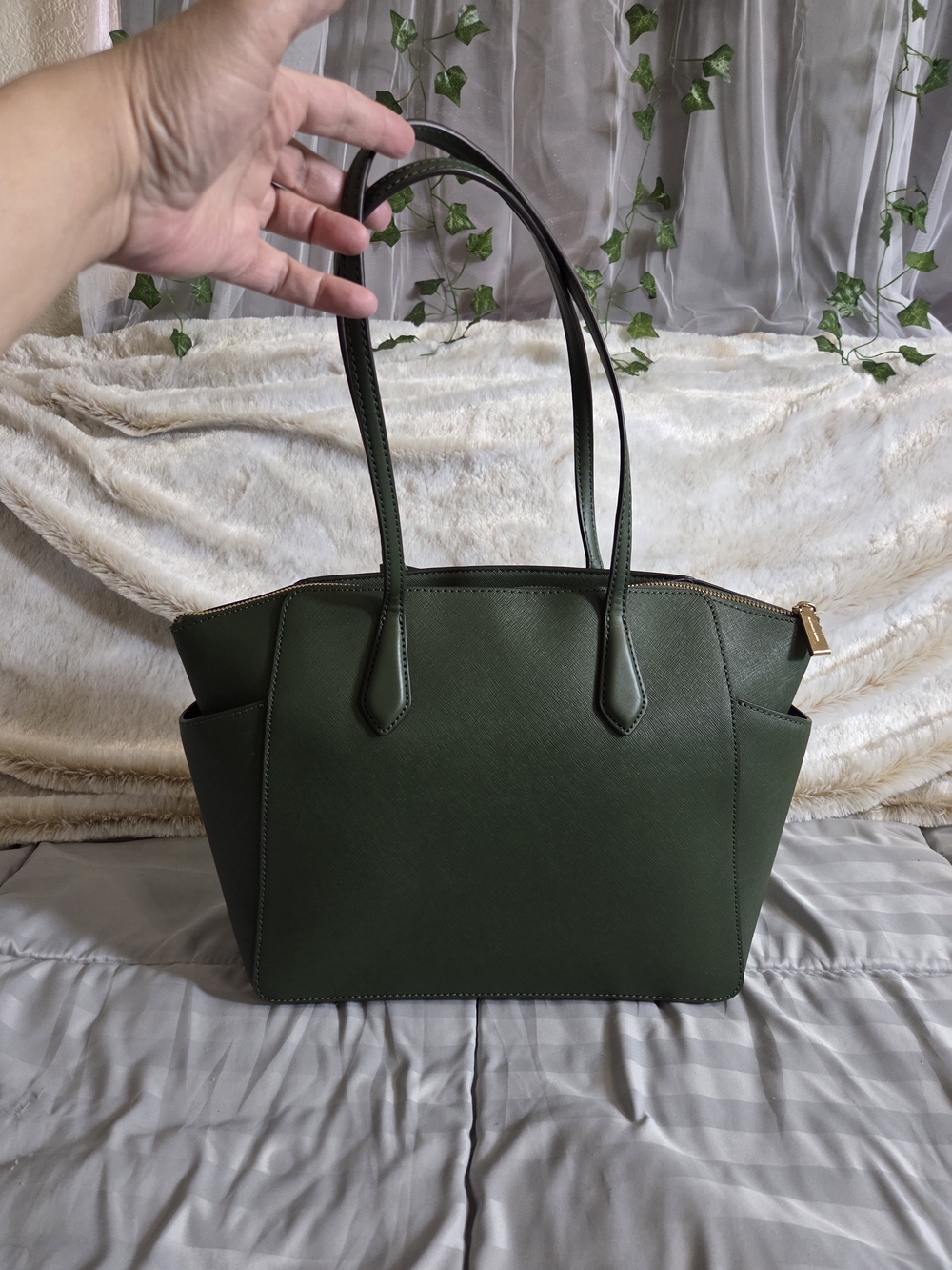 NWT - Michael Kors Marilyn Medium Saffiano Leather Tote with Gold Charm - Picture 5 of 16